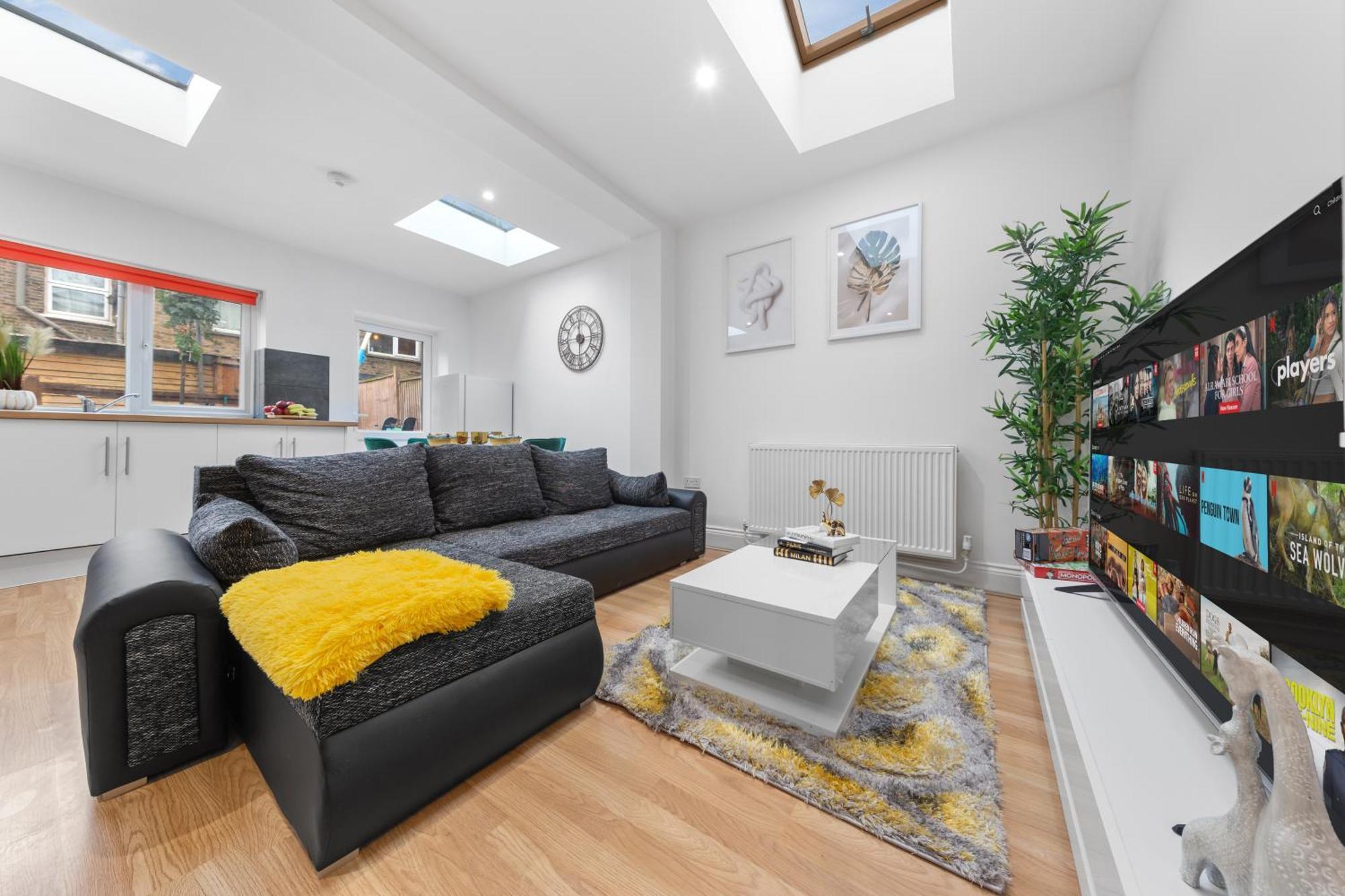 Appartamento Immaculate 2-bed Flat Near London, With Garden & Parking Available- Save On Long Stays! Instant Book! Londra