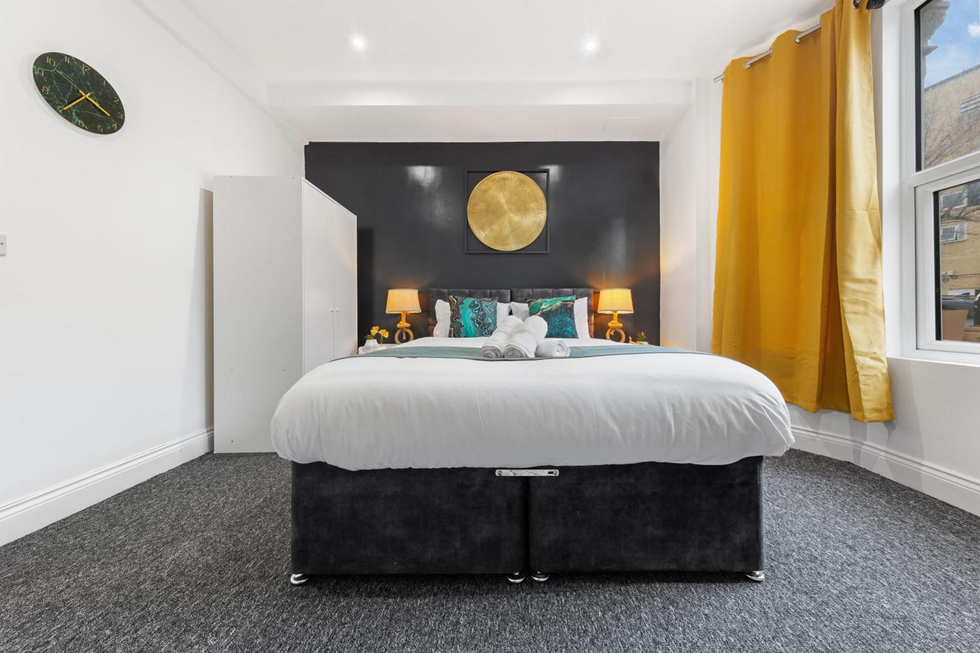 Immaculate 2-bed Flat Near London, With Garden & Parking Available- Save On Long Stays! Instant Book! Londra