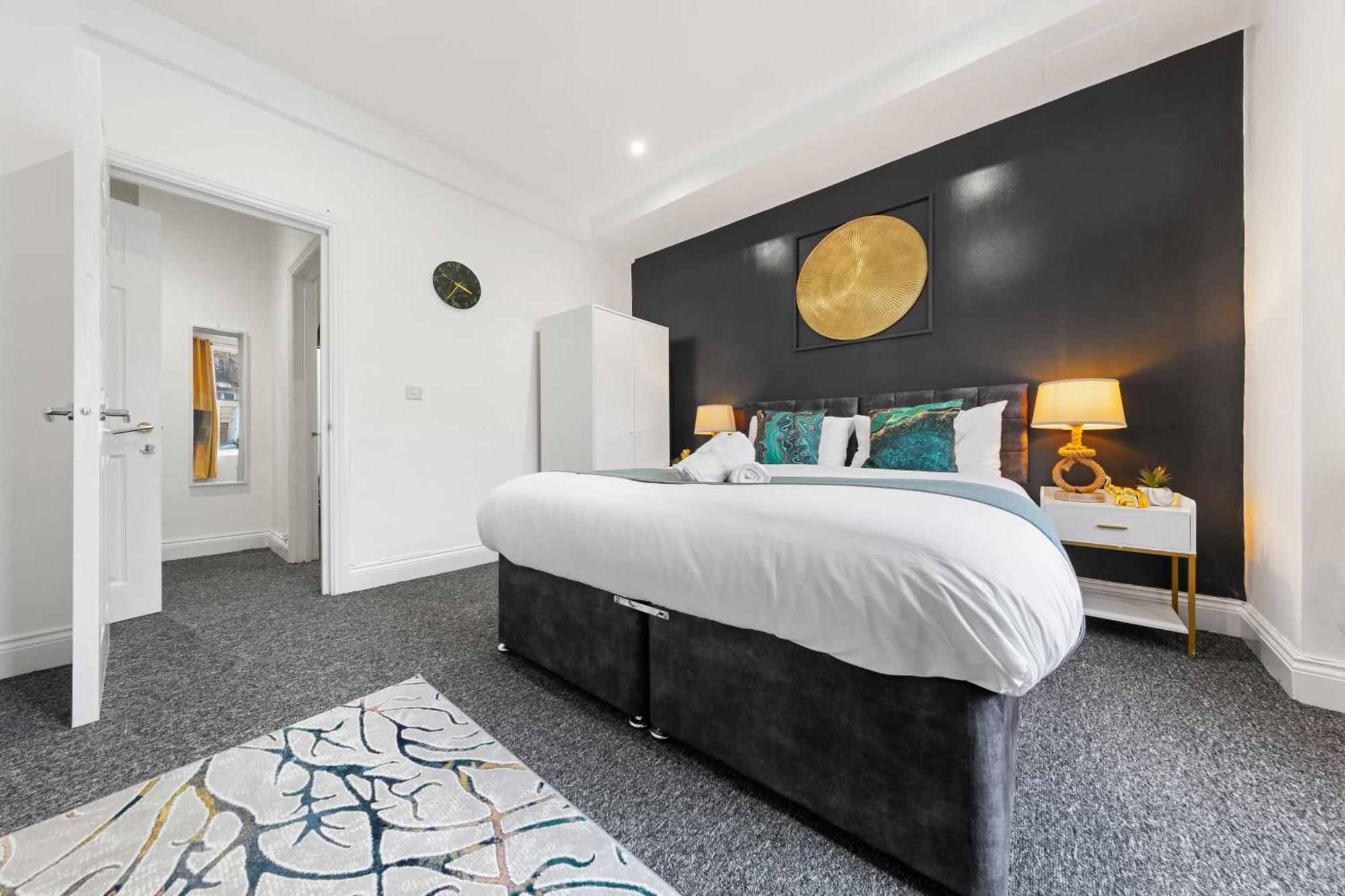 Immaculate 2-bed Flat Near London, With Garden & Parking Available- Save On Long Stays! Instant Book! * Londra