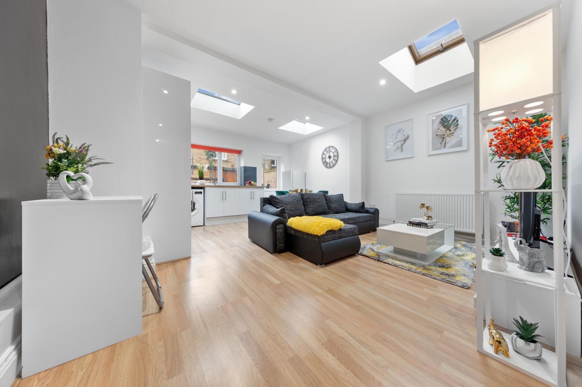 Appartamento Immaculate 2-bed Flat Near London, With Garden & Parking Available- Save On Long Stays! Instant Book!