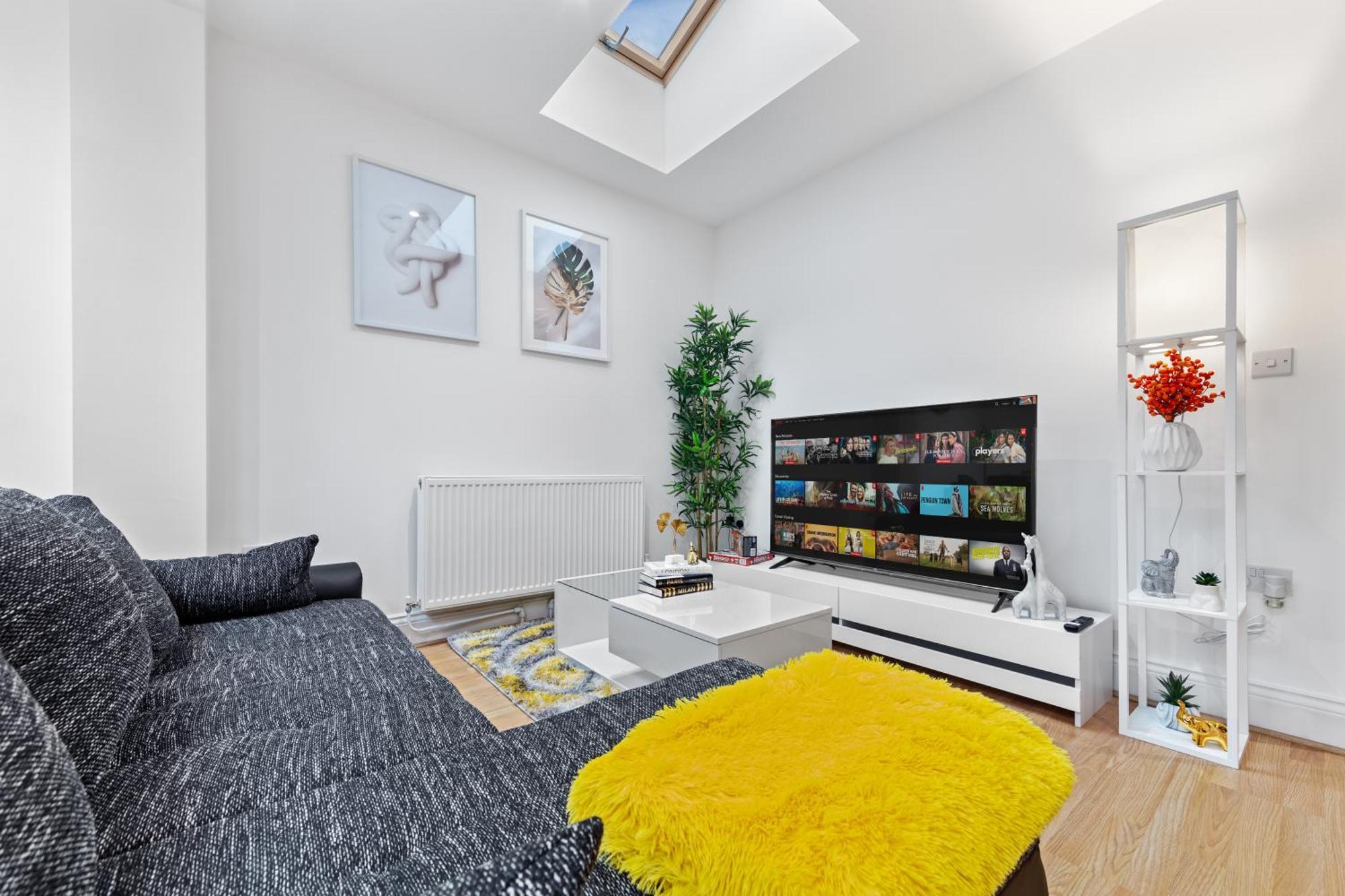 Immaculate 2-bed Flat Near London, With Garden & Parking Available- Save On Long Stays! Instant Book! Appartamento *