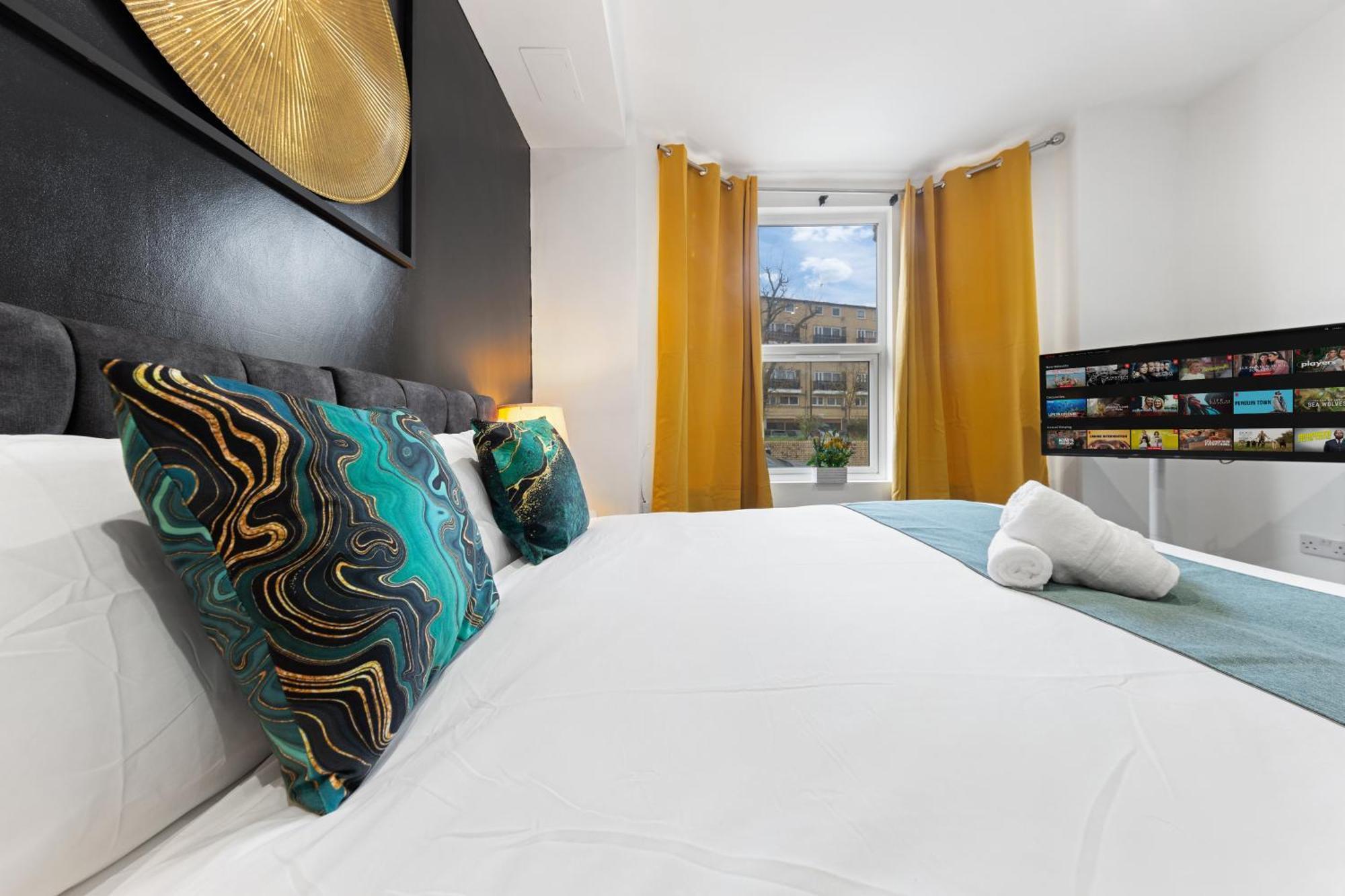 Appartamento Immaculate 2-bed Flat Near London, With Garden & Parking Available- Save On Long Stays! Instant Book! Londra