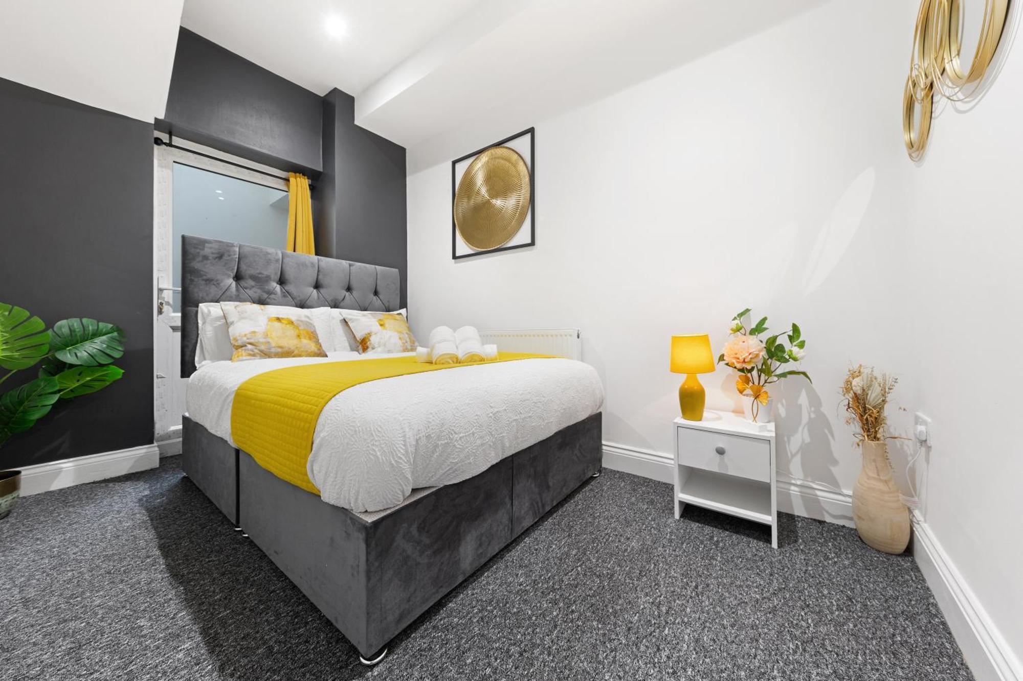 Appartamento Immaculate 2-bed Flat Near London, With Garden & Parking Available- Save On Long Stays! Instant Book! Londra