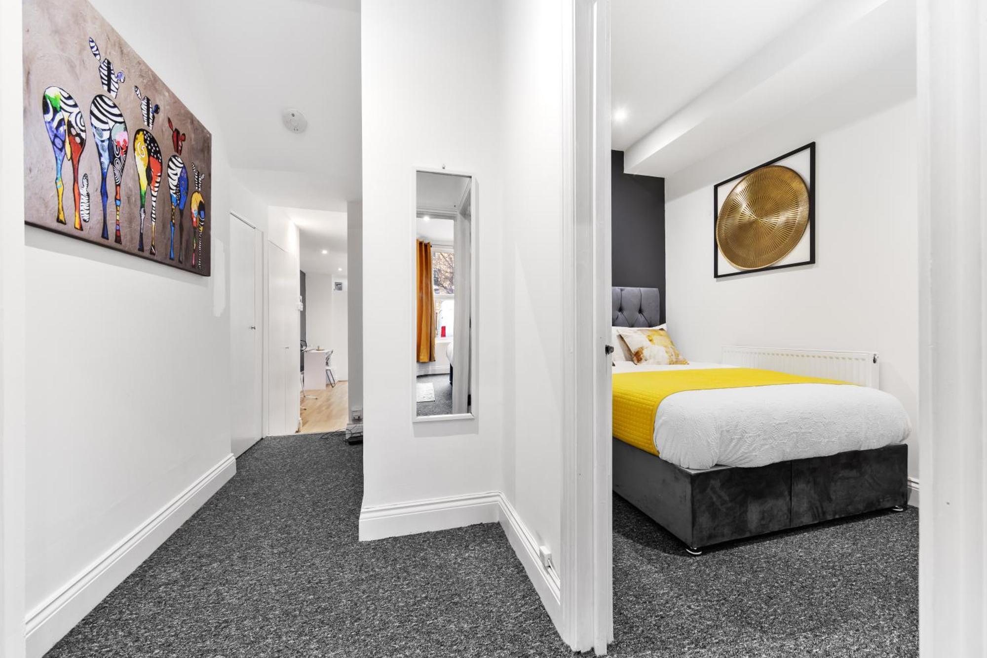 Immaculate 2-bed Flat Near London, With Garden & Parking Available- Save On Long Stays! Instant Book! * Londra