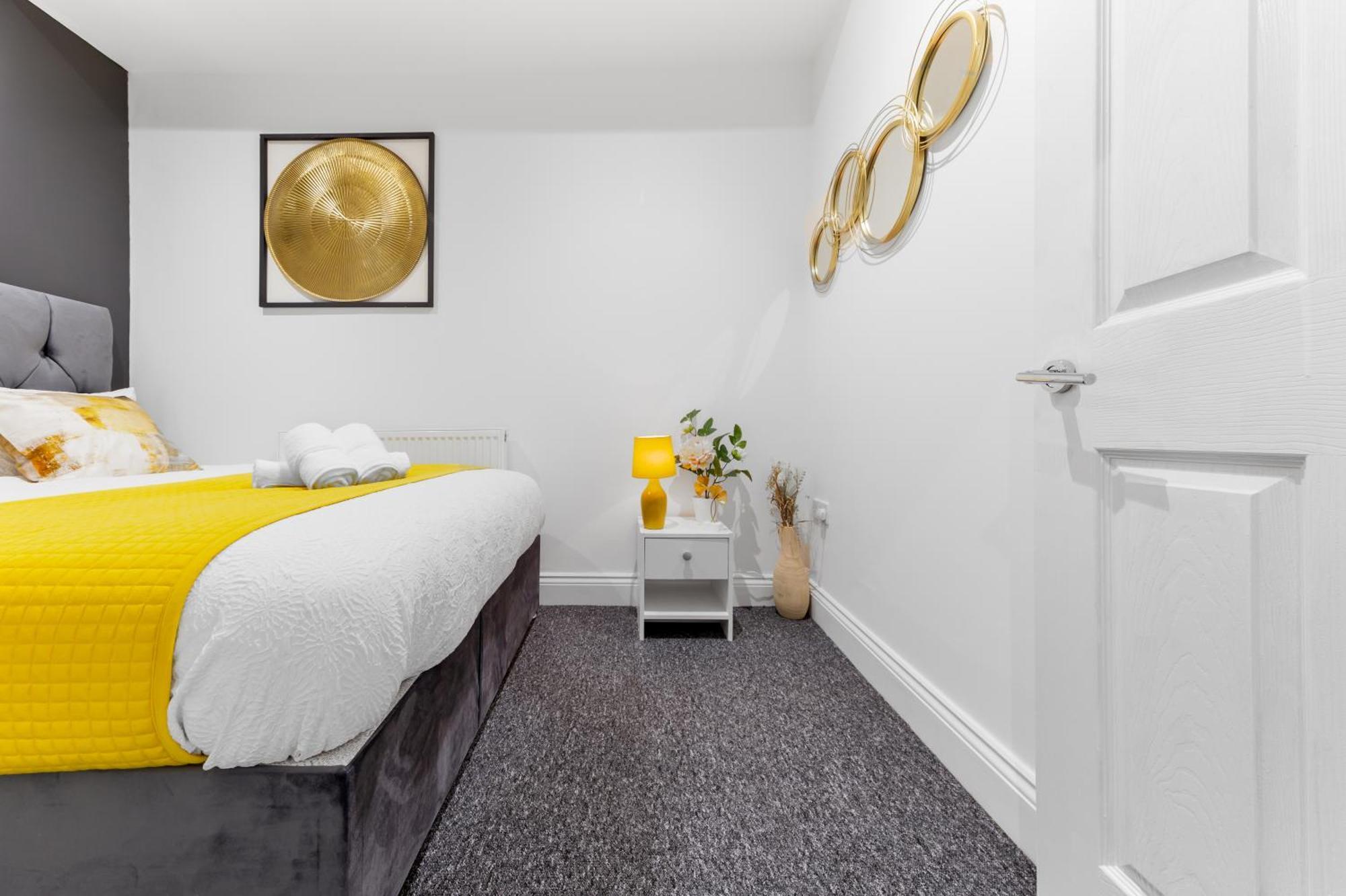 Appartamento Immaculate 2-bed Flat Near London, With Garden & Parking Available- Save On Long Stays! Instant Book!