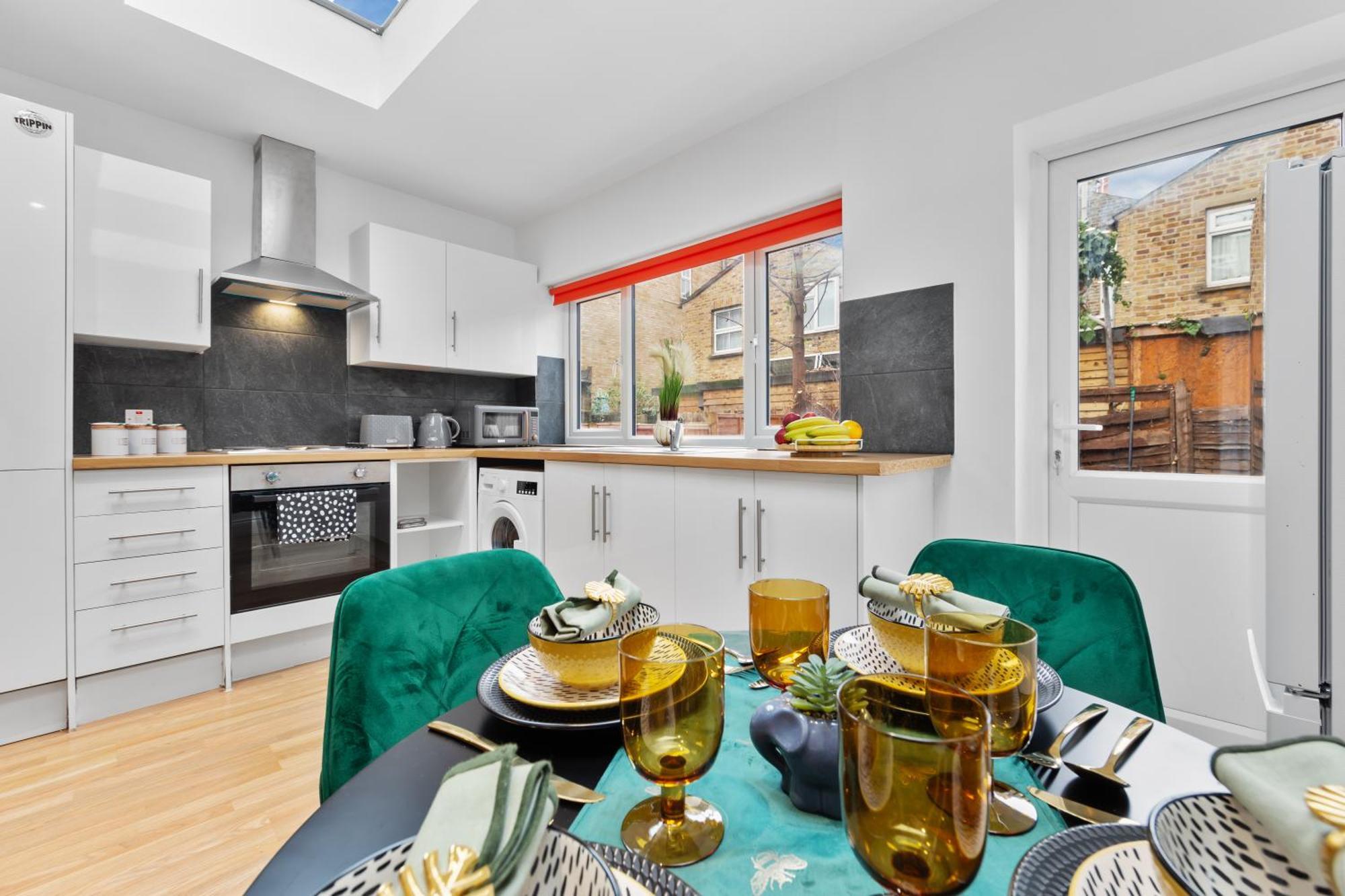 Appartamento Immaculate 2-bed Flat Near London, With Garden & Parking Available- Save On Long Stays! Instant Book! *