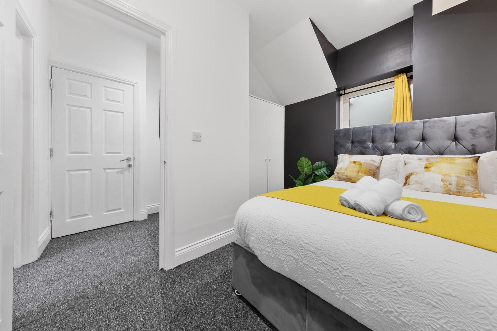 Appartamento Immaculate 2-bed Flat Near London, With Garden & Parking Available- Save On Long Stays! Instant Book! Londra